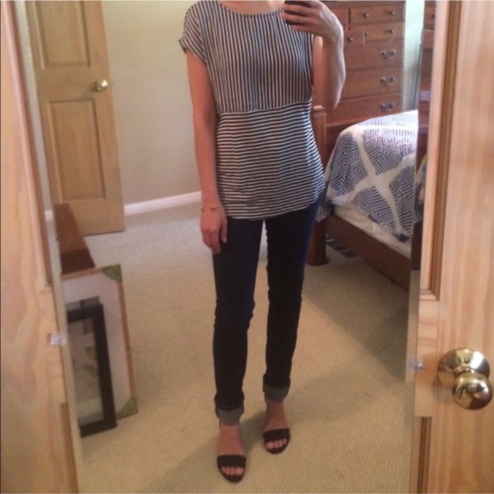 Dark Wash Mid-Rise Chic Skinny Jeans- sz 2/4